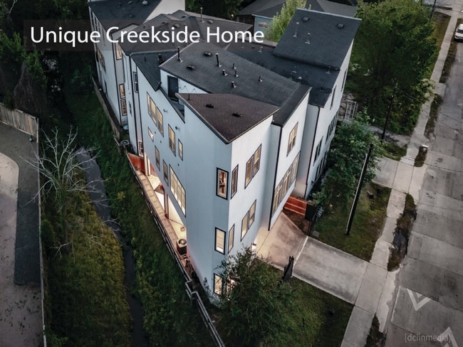 Foto del edificio - 1226 W 26th St