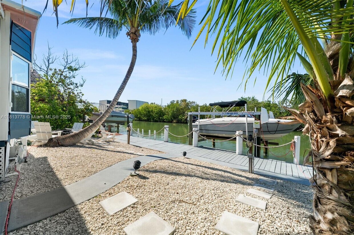 Foto principal - 648 E Palm Ave