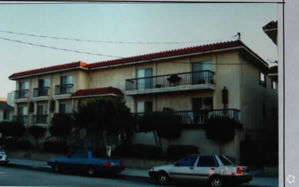 Building Photo - 4370 W 138th St