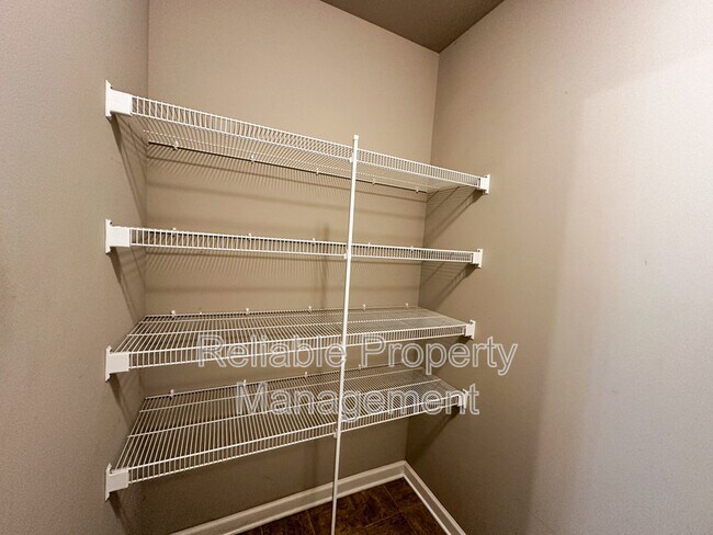 Foto del edificio - 208 Crownside Dr