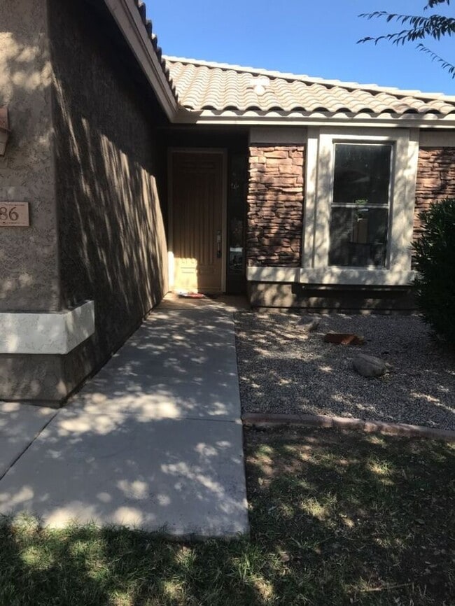 886 E SHERRI DR 3BR 2BA Lindsay/Warner House for Rent in