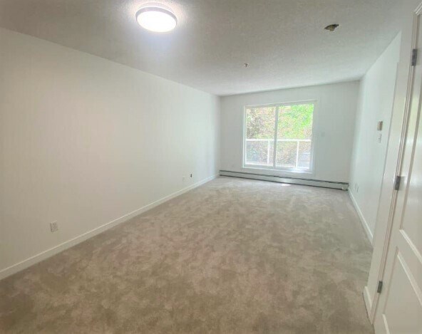 Photo du bâtiment - 12838-12865 65 St NW