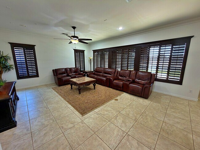 Building Photo - 6602 S Bridal Vail Dr