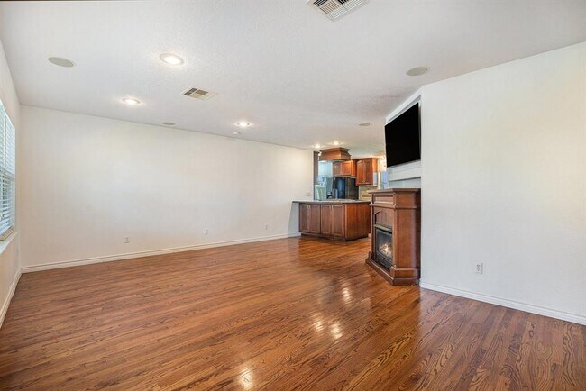 Building Photo - 1502 Ivie Lee St