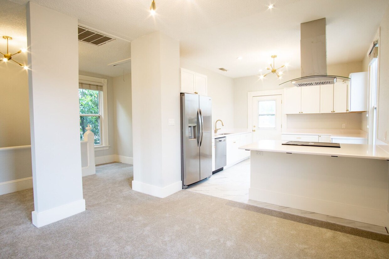 Foto principal - Gorgeous & Luxurious Remodeled Top-Floor T...