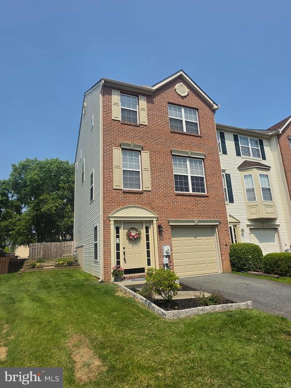 Building Photo - 31 Carrick Ln