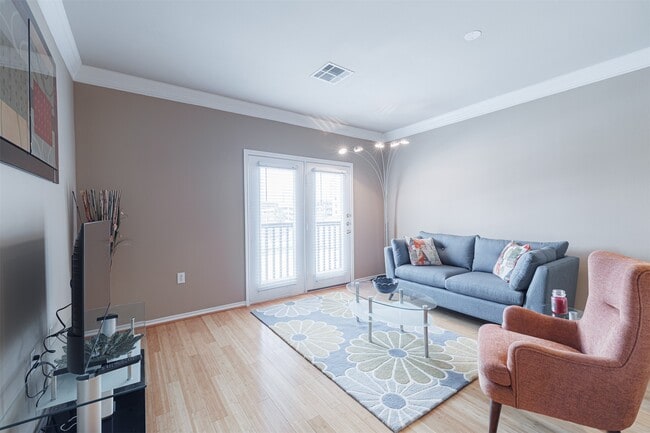 Foto del edificio - 2400 McCue Rd