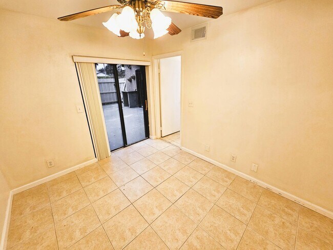 Foto del edificio - 6163 Seven Springs Blvd