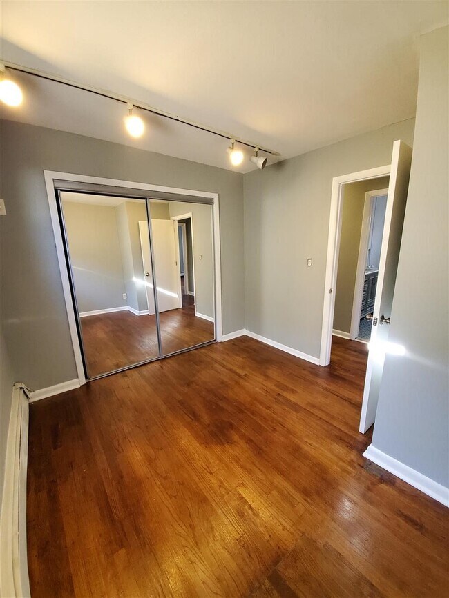 Building Photo - 32 Colonial Dr
