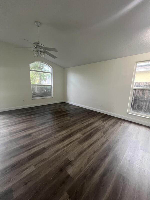 Foto del edificio - 1665 Slash Pine Pl