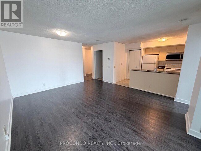 Photo du bâtiment - 373 Front St W