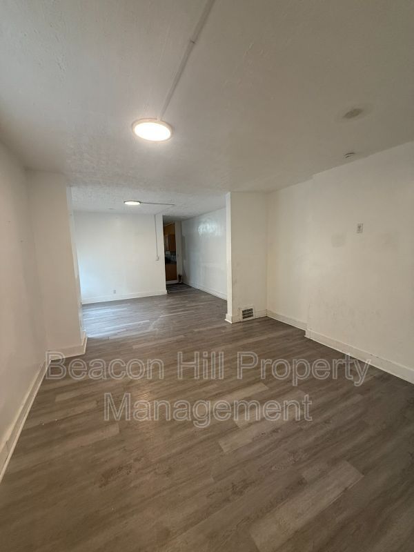 Foto del edificio - 9904 North Blvd