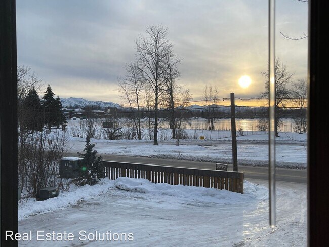Building Photo - 2 br, 2 bath House - 3401 Lakeshore Drive #1