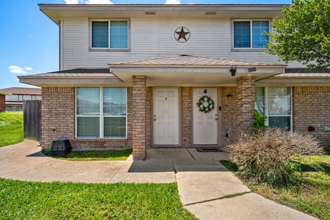 Building Photo - 4102 Terri Linn Dr