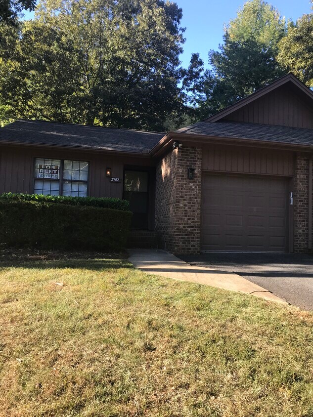 Front of Condo - 2752 Victory Ct