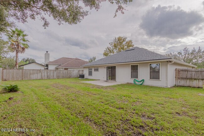 Foto del edificio - 4393 Pebble Brook Dr