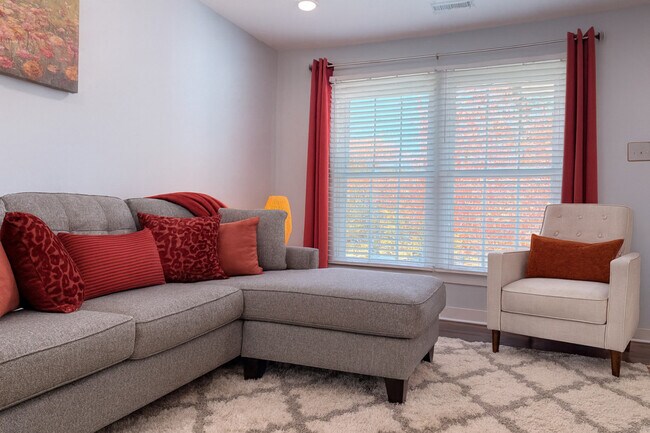 Foto del edificio - 445 Short Hills Dr