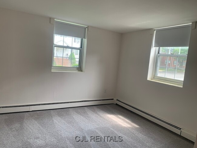 Foto del edificio - 6 Harris Cir