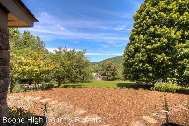Foto del edificio - 3 br, 3 bath House - 3676 NC Highway 194 S