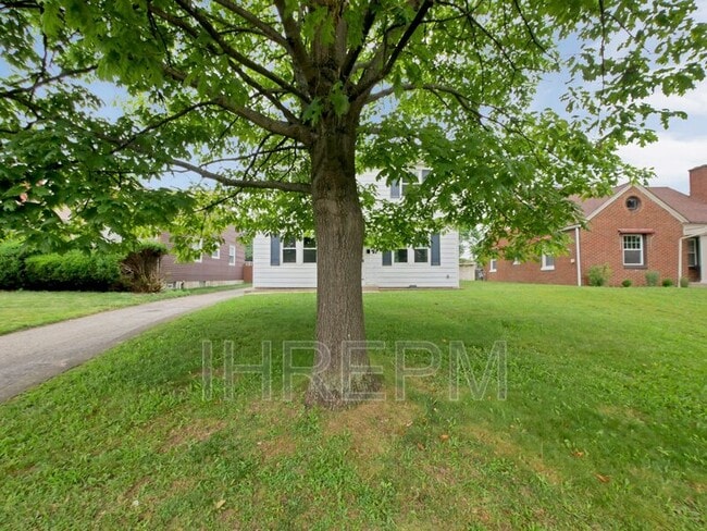 Building Photo - 315 S Southampton Ave