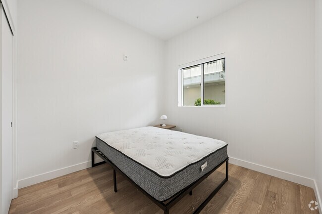 5 habitaciones, 5 baños - Unidad 104 - Dormitorio - 626 N Wilton Pl