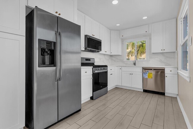 Foto del edificio - 16865 Bayview Dr