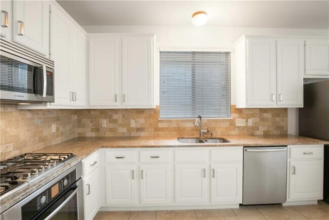 Building Photo - 2514 Crenshaw Dr