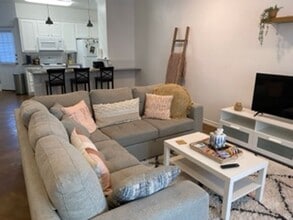 Building Photo - 2009 S 10th St