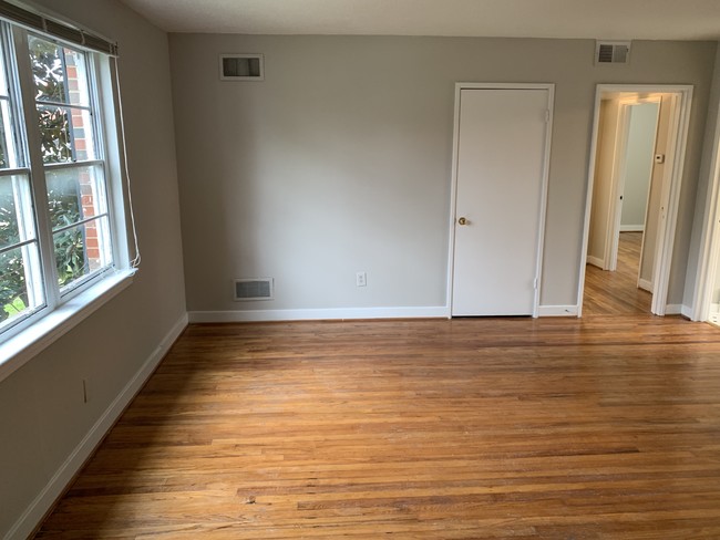 Living Room - East Glenwood Apartments