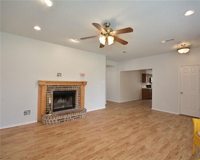 Foto del edificio - Charming 3 Bed 2 Bath Home in West Fort Worth