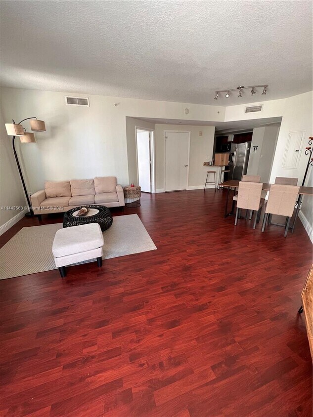 Efficiency For Rent In Kendall 700