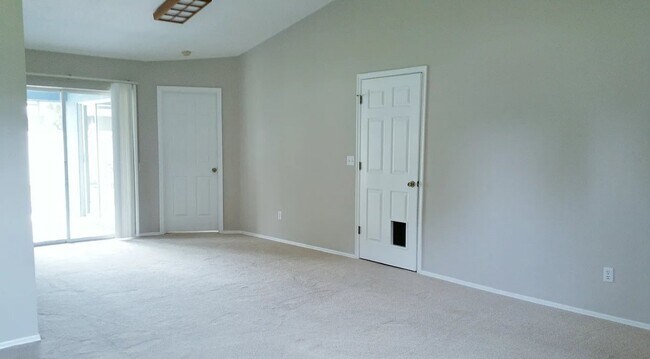 Building Photo - 415 48th St W