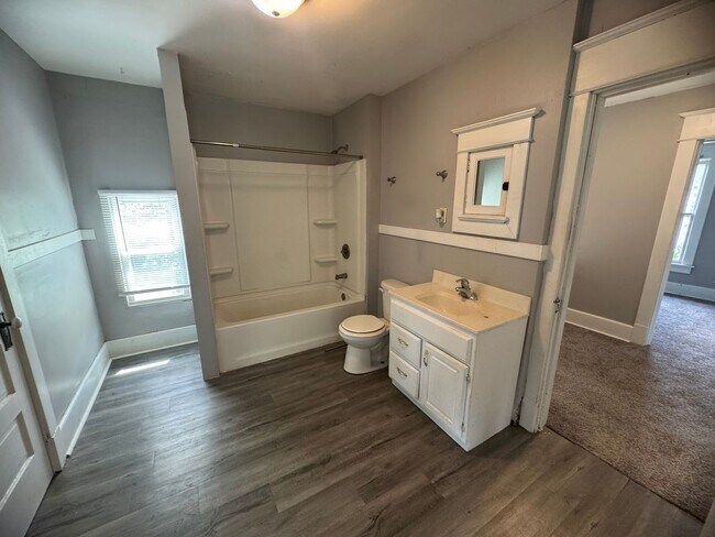 Foto del edificio - 4 bedroom 1 bath Home in Davenport