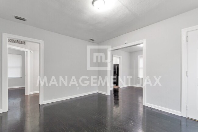 Foto del edificio - 1279 W 20th St