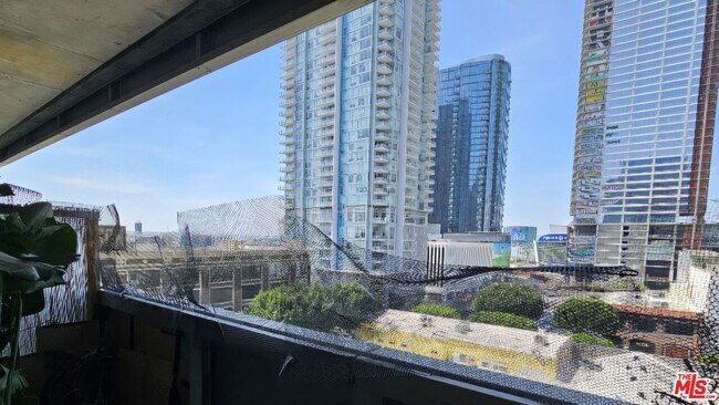 Foto del edificio - 1155 S Grand Ave