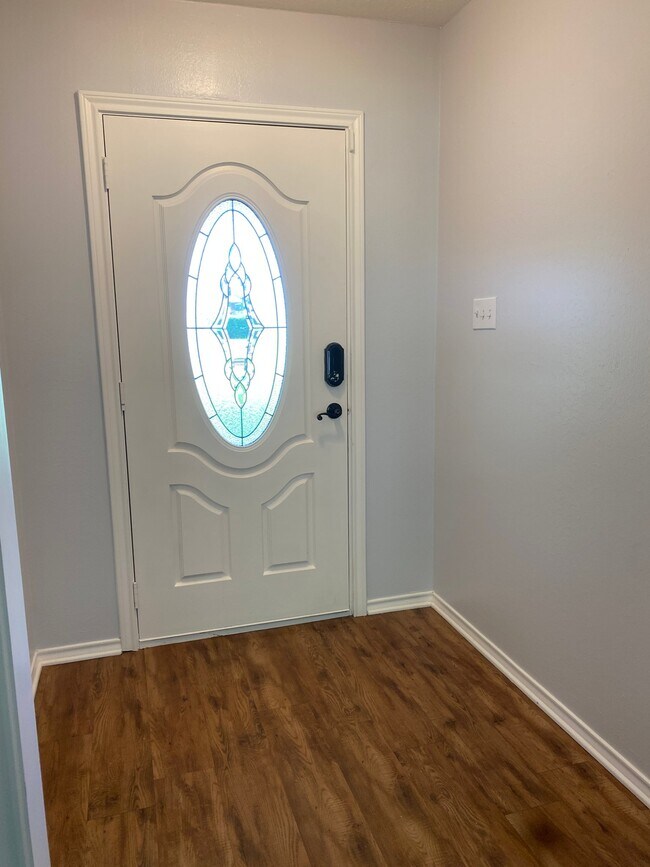 Foto del edificio - 5606 Cliffwood Dr