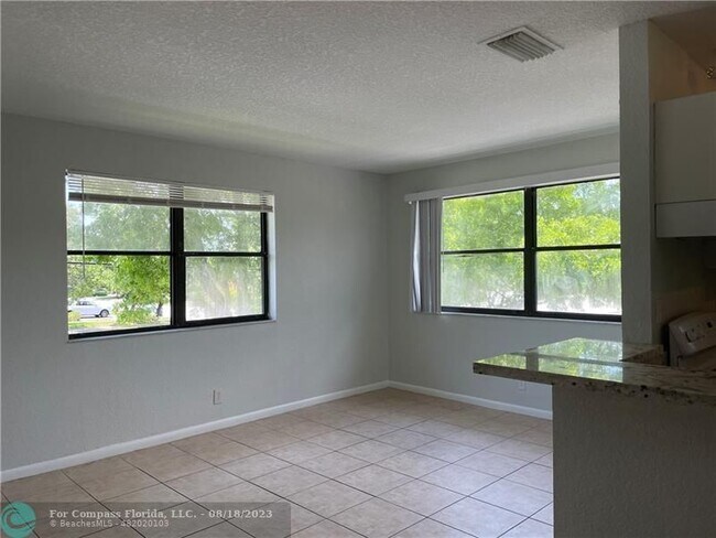 Foto del edificio - 11620 NW 26th Ct
