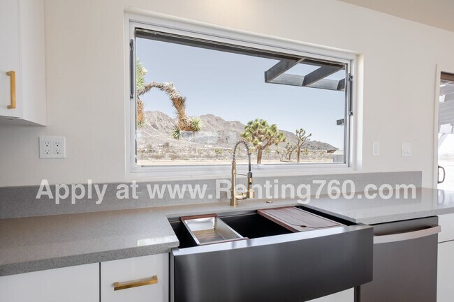 Foto del edificio - Modern Comfort in Scenic Landers