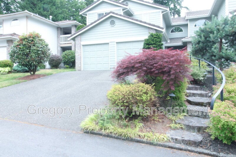 Primary Photo - 2000 Village Green Dr