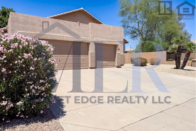Foto del edificio - 3Bed/2Bath Home w/3 Car Gar at 59th Ave/Un...