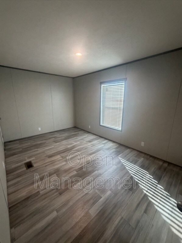 Foto del edificio - 7534 US-60