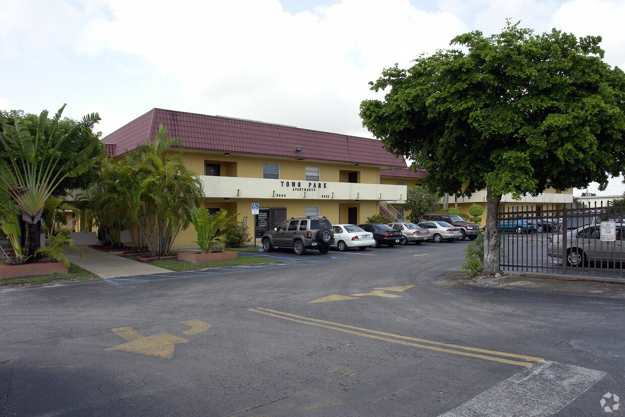 Town Park - Town Park Apartments