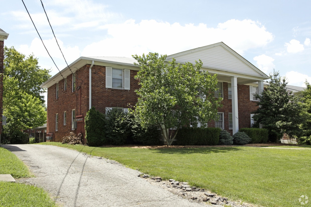 Building Photo - 1938 Gardiner Ln