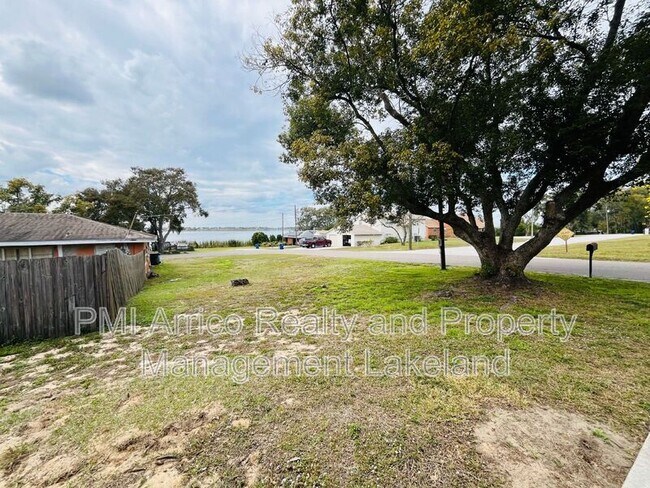 Building Photo - 260 W Interlachen St