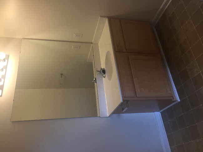 Foto del edificio - 944 E Haggard Ave