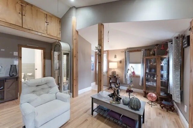 sala de estar y entrada - 31 Eton Ave