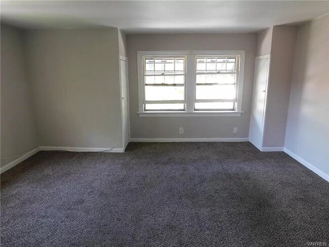 Building Photo - 395 Davey St