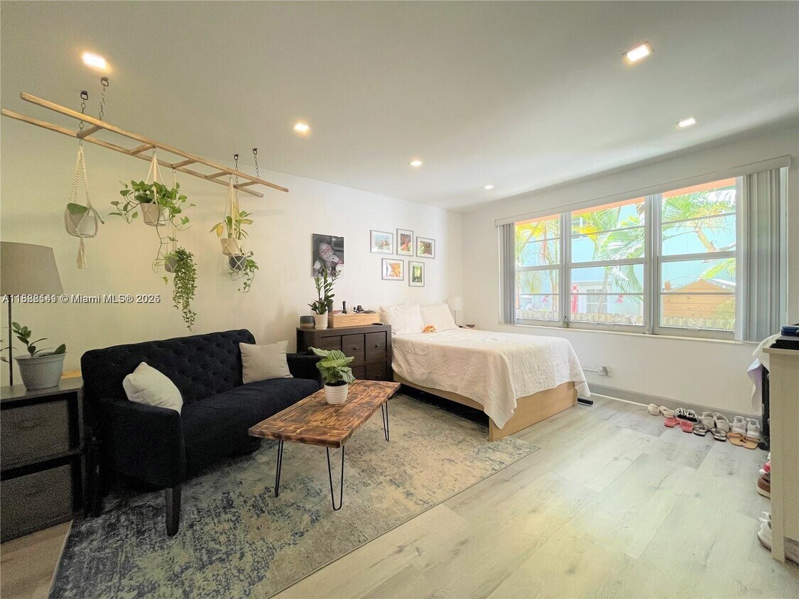 Foto principal - 1135 Meridian Ave