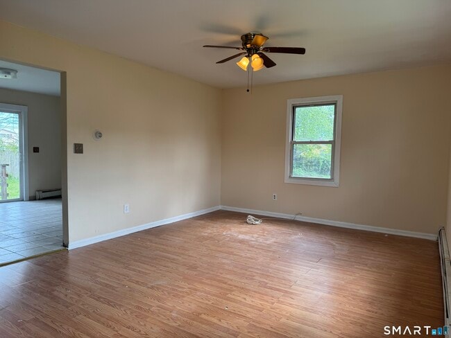 Foto del edificio - 301 McGrath Ct