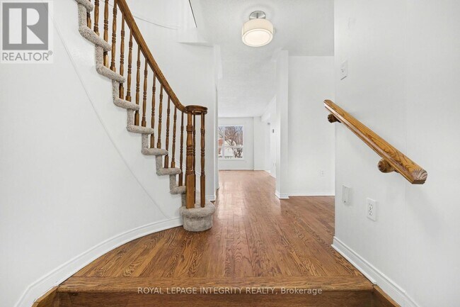 Photo du bâtiment - 77 Daventry Crescent